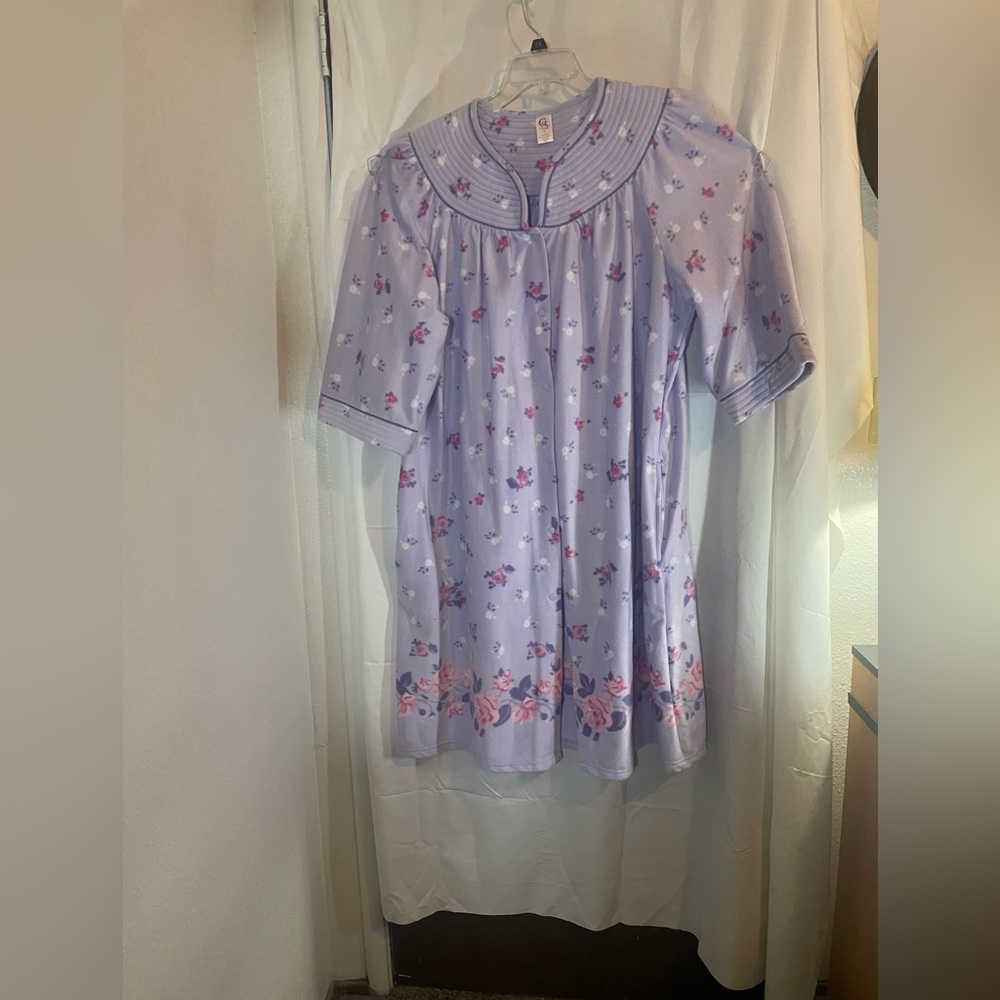 Floral Purple women’s Robe, NWOT. Never used or worn